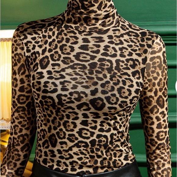 NWOT Rafaella animal print, long sleeve turtleneck Top SzM - Picture 2 of 9